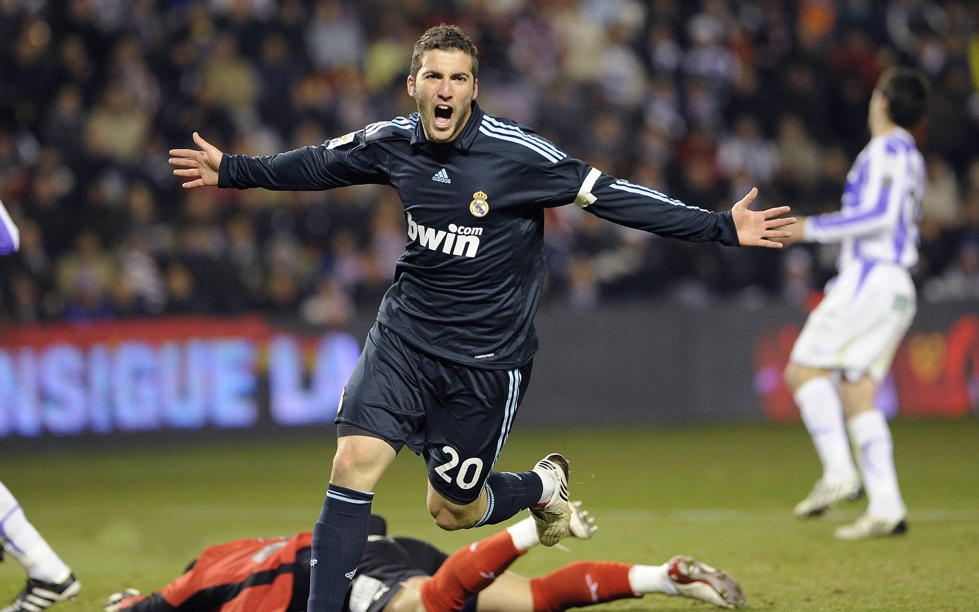 西班牙青年队在欧洲赛场表现出色，未来可期